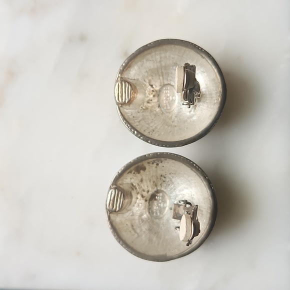 Carolee Vintage Clip on Earrings - Picture 2 of 3